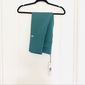 Alo Yoga High Waist Airbrush Capri